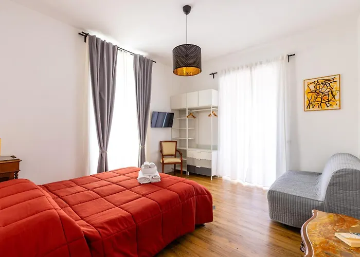 Barrio 133 - Double Bedroom In Center By Napoliapartments