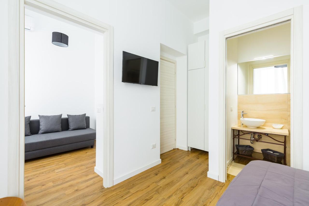 Barrio 133 - Double Bedroom In Center By Napoliapartments Naples