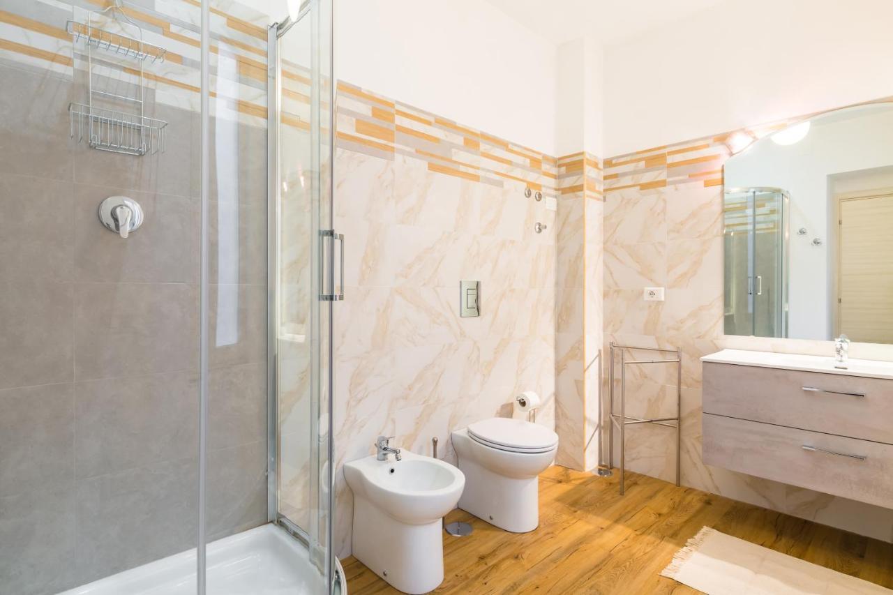 Barrio 133 - Double Bedroom In Center By Napoliapartments Apartment