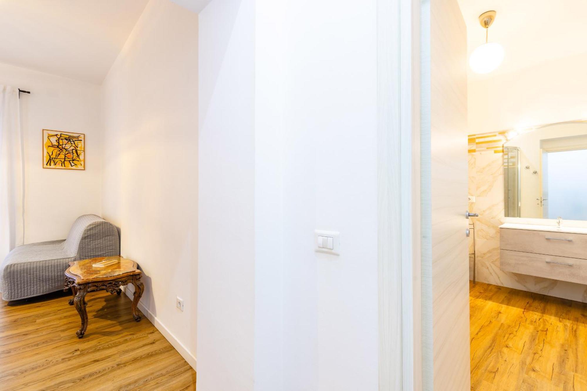 Apartment Barrio 133 - Double Bedroom In Center By Napoliapartments